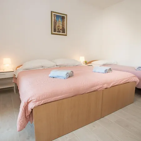 شقة Porec Accommodation *