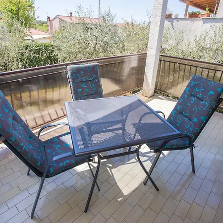 Porec Accommodation شقة بوريتش
